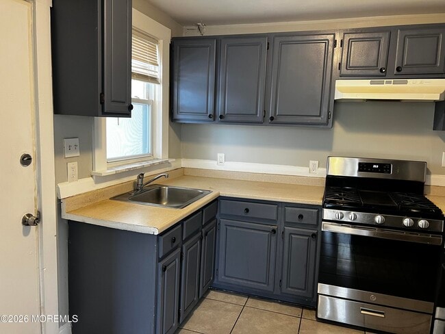 Building Photo - 1221 9th Ave Unit 3