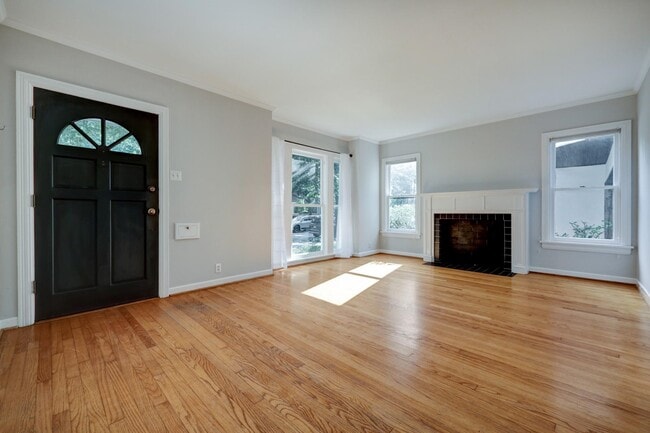 Photo - 2910 Plumb St