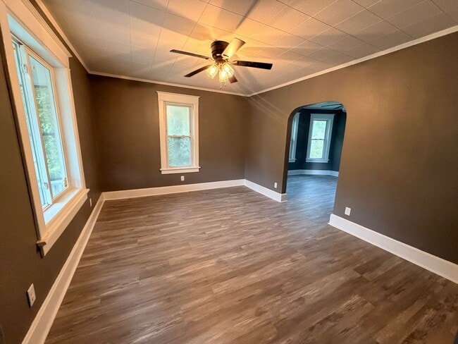 Photo - Charming 3 Bedroom Home with Screened Porch and 2 Car Garage