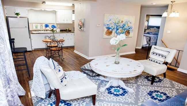 Building Photo - 2 bedroom and 1 bath