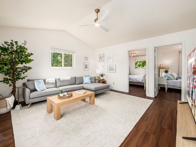 Photo - 305 Ridgeway Dr