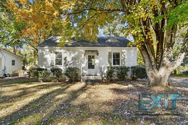 Building Photo - 2 Bedroom & 1 Bathroom Home