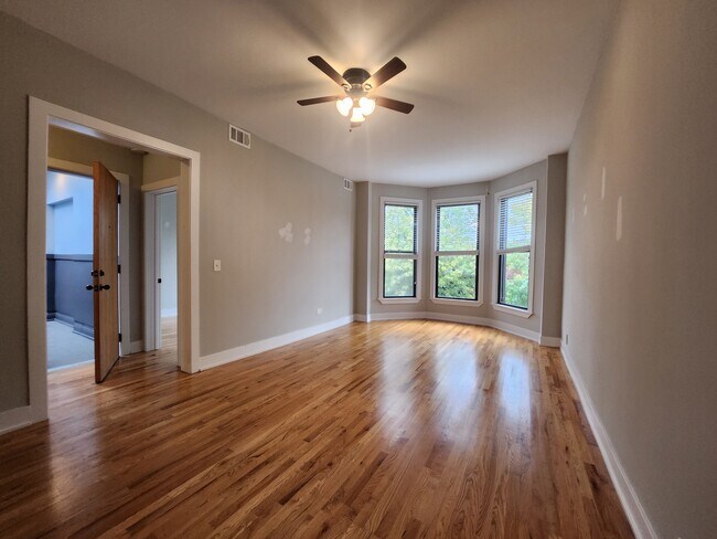 Building Photo - 627 W Oakdale Ave Unit 3 Rental