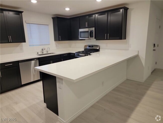 Building Photo - 6139 Rathbone St Rental