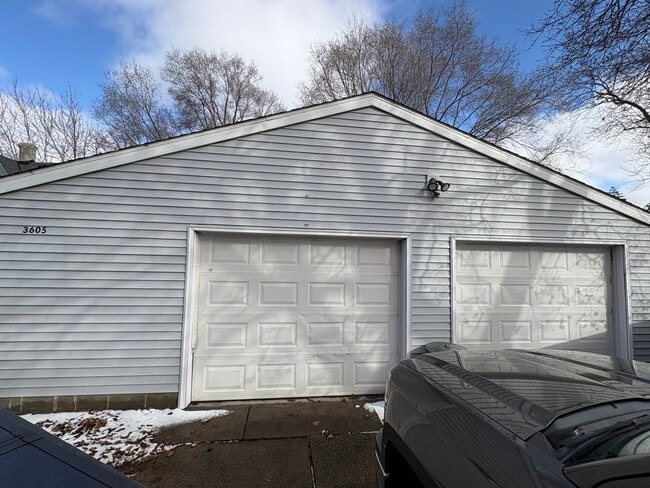 Photo - 3605 E 42nd St