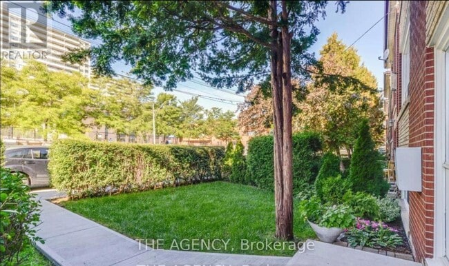 Photo - 75 Keele St Unit 1