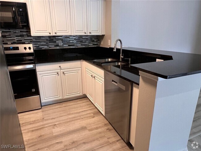 Building Photo - 8225 Ibis Club Dr Unit 215 Rental