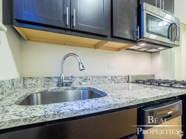 Building Photo - 0 bedroom in CHICAGO IL 60613 Unit W3 Rental