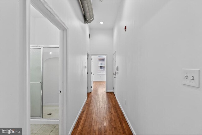 Photo - 1729 Master St
