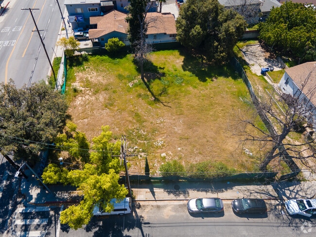 Photo - 6845-6855 N Figueroa St