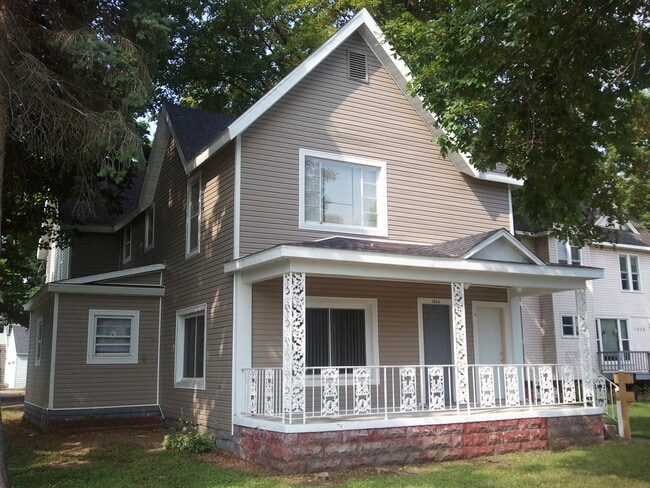 Building Photo - 1026 Oxford Ave Unit 1.5