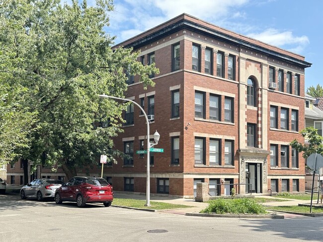 Photo - 6257 N Lakewood Ave Condo Unit 2