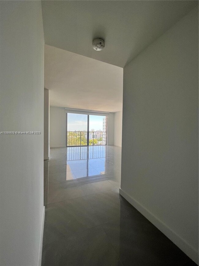 Building Photo - 800 West Ave Unit 832