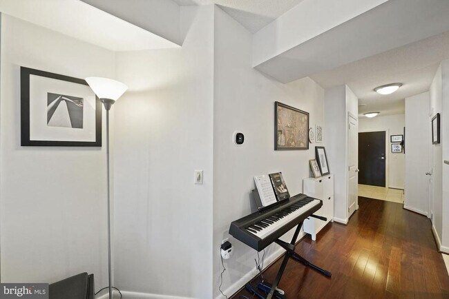 Building Photo - 851 N Glebe Rd Unit 209 Rental