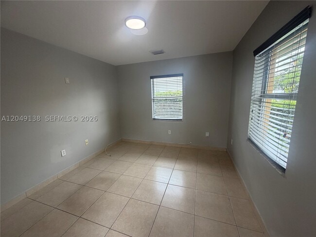 Building Photo - 16925 SW 94th Ave Unit 0