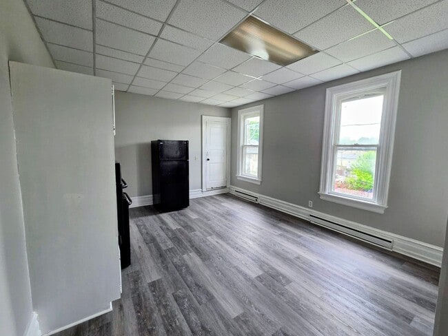 Photo - 146 Front St Unit 2