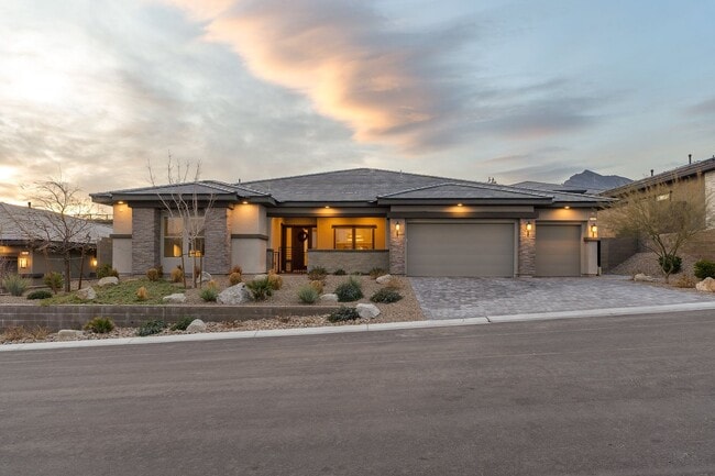 Stunning 5-Bedroom, 4.5-Bath Home in the S... - Stunning 5-Bedroom, 4.5-Bath Home in the S...