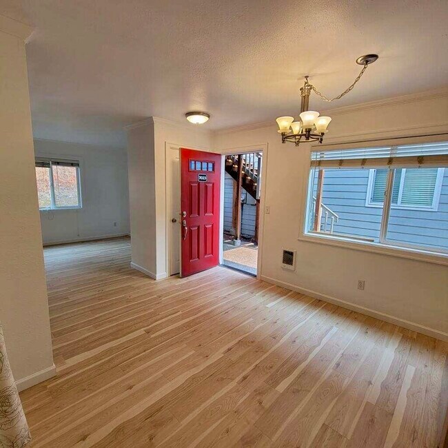 Photo - 7023 N Burlington Ave Unit 6