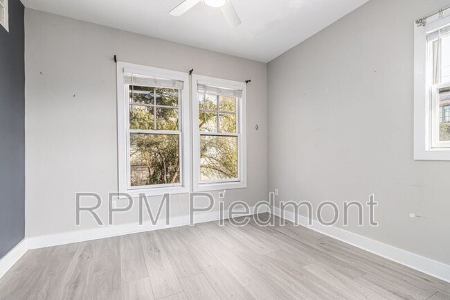 Photo - 925 Garrett St Unit 216