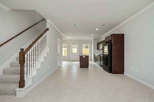 Photo - 1043 Marcolin