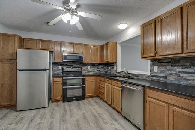 Photo - 103 Pinewood Dr