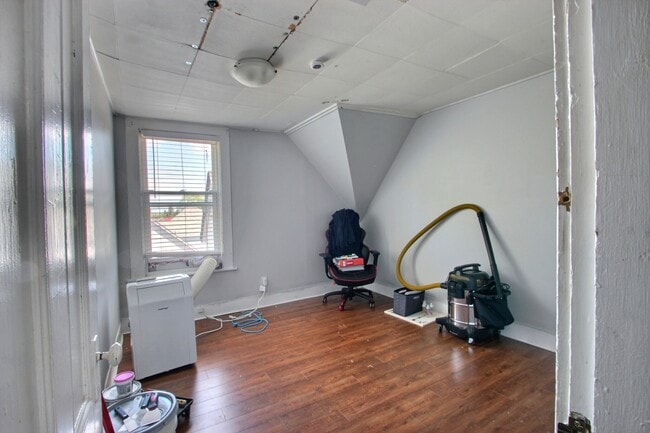 Photo - 76 Edward St
