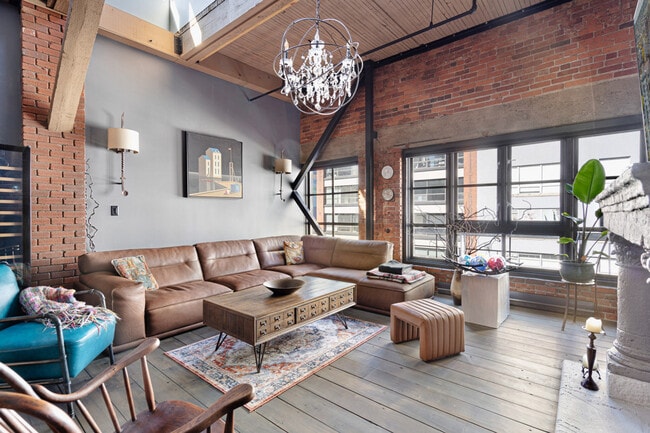 Building Photo - 1066 Hamilton St Unit ID1060557P