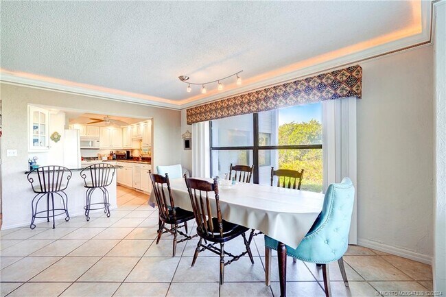 Building Photo - 1289 NE Ocean Blvd Unit 2 Rental