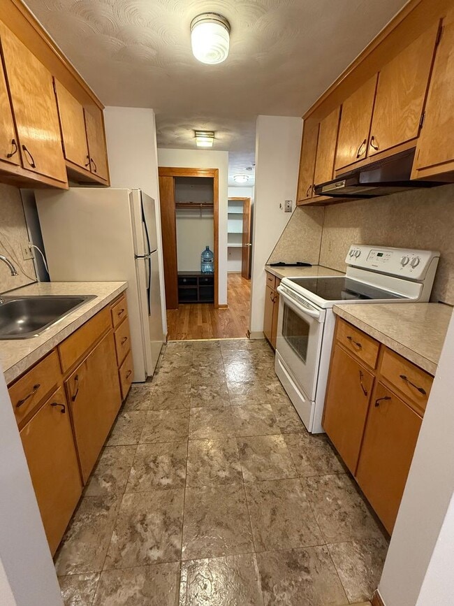 Photo - 490 Burritt St Unit 3