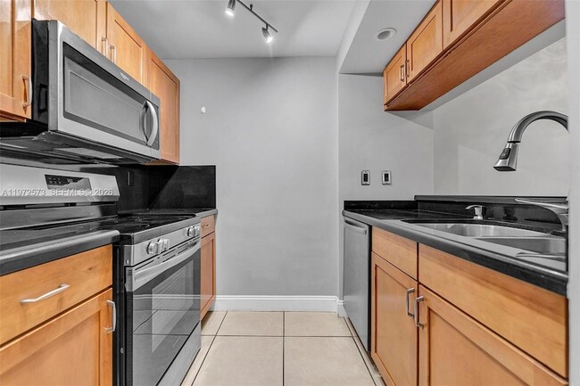 Photo - 15575 N Miami Lakeway Unit 305