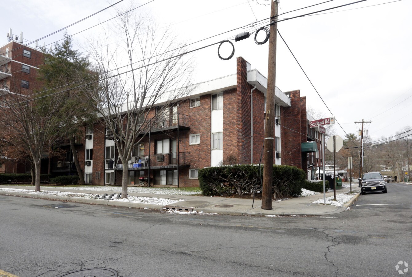 Primary Photo - 725 Scotland Rd