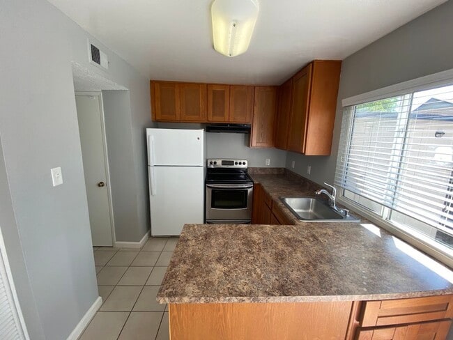 Photo - 3 Bedroom 1.5 Bath Townhome Near River Access