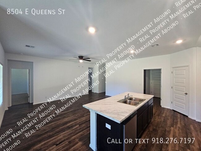 Photo - 8504 E Queens St