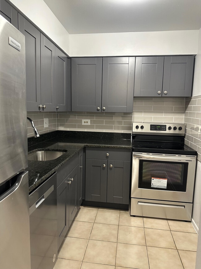 Photo - 3825 N Pine Grove Ave