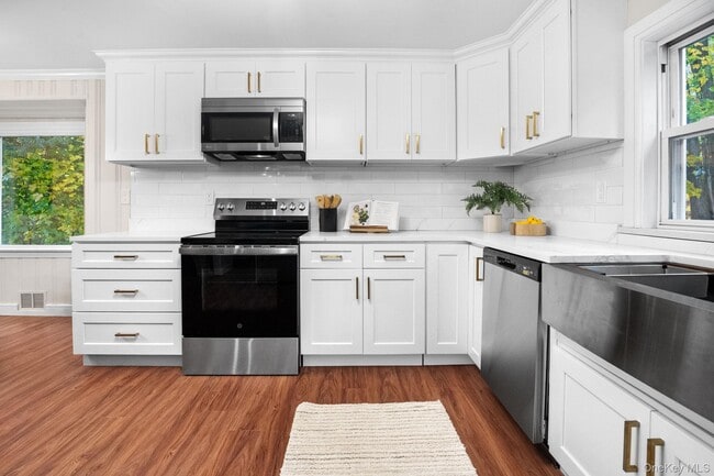 Photo - 27 Winding Ln