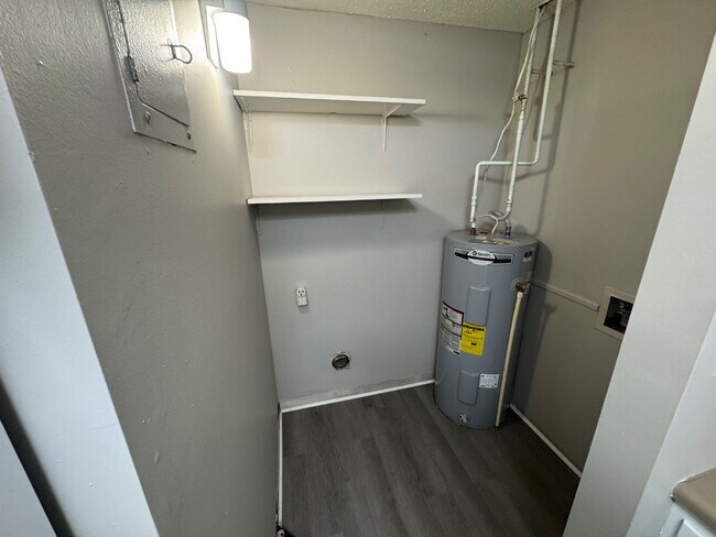 Photo - 802 British Wood Dr SW