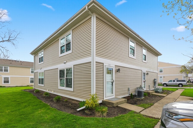 Building Photo - 377 Farmingdale Cir Unit 377