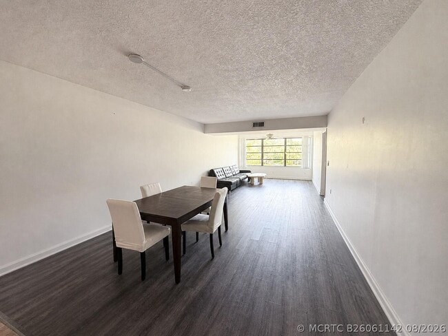 6025 Balboa Cir Unit 306