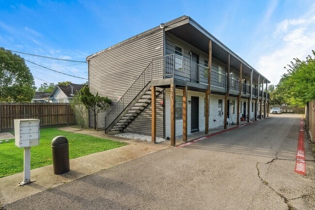 Building Photo - 311 Campbell Ave Unit 5