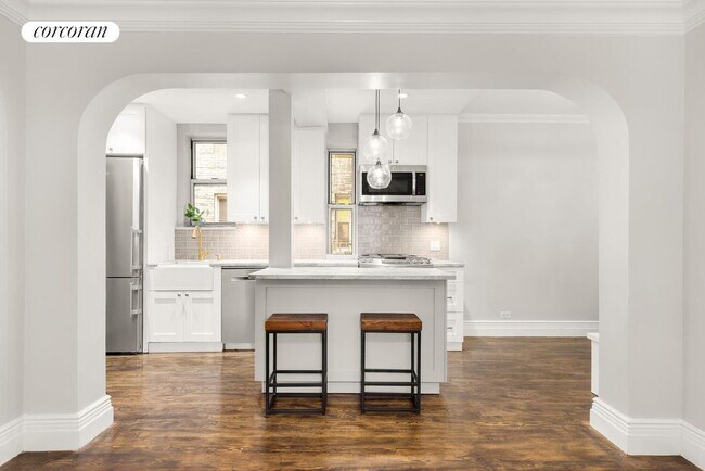 Photo - 210-218 W 19th St