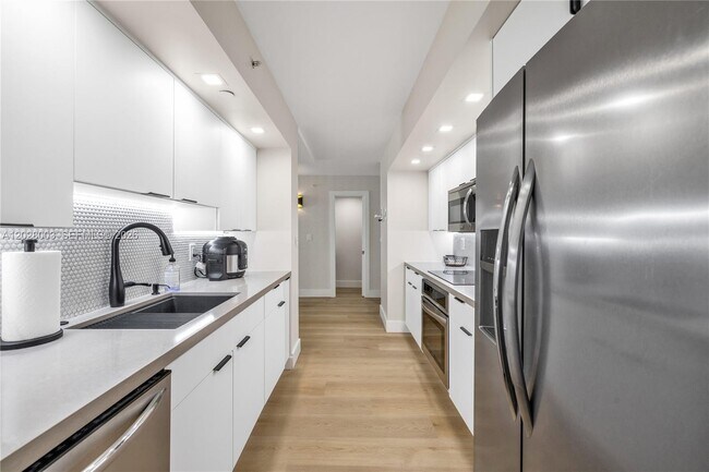 6917 Collins Ave Unit 1404