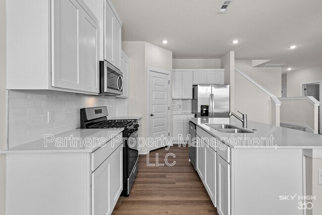 Photo - 289 S Neon Ave