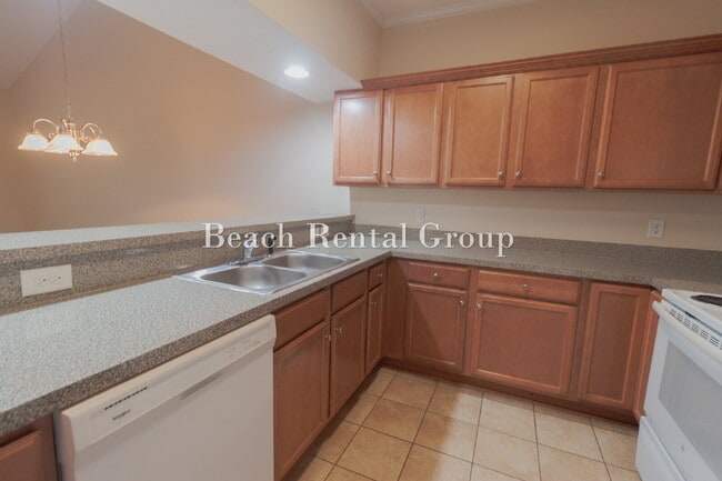 Photo - 3 Bedroom End Unit w/ Screened-In Balcony Unit 201