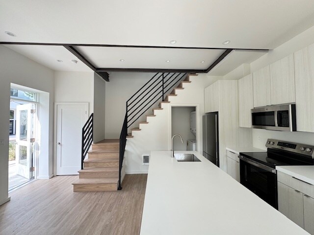 Photo - 784 Farmington Ave