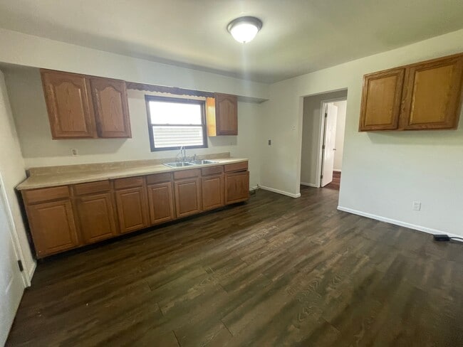 Building Photo - 475 W Murphy St Rental