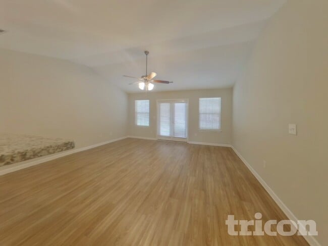 Photo - 216 Fledgling Way