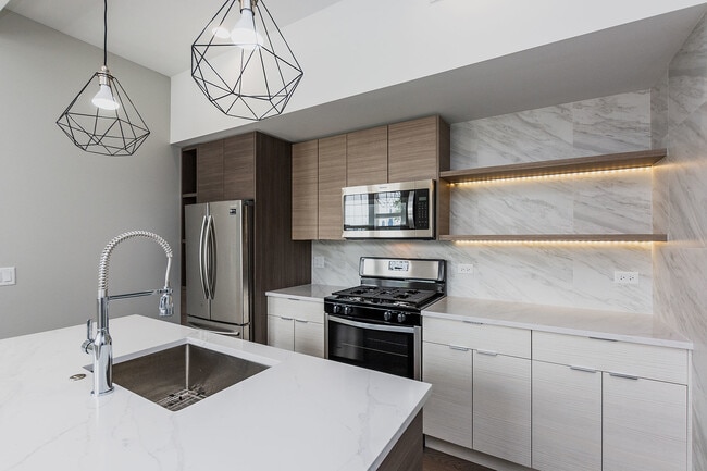 Photo - 2450 W Chicago Ave Unit 3F