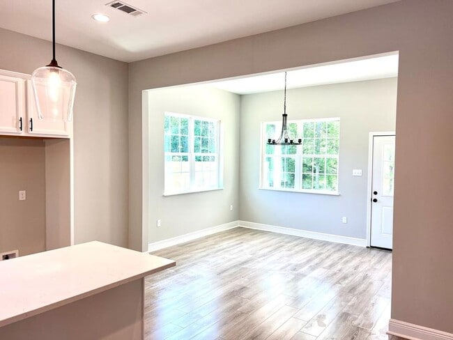 Photo - Spacious 3 Bedroom Home with Office on a Large Lot in Northwoods