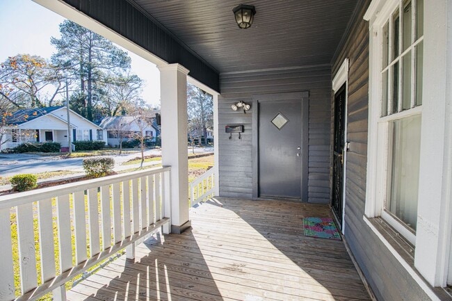 Photo - 3 Bedroom, 2 Bath Walking Distance to 5 Points, Close to USC - Available for the 2026-2027 School...