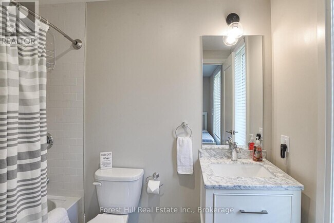Photo - 2054 Peninsula Rd